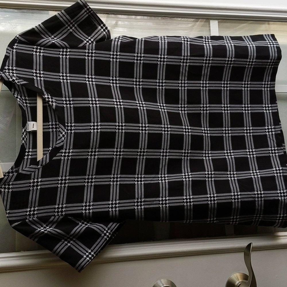 Old Navy BLK & White Top SZ M